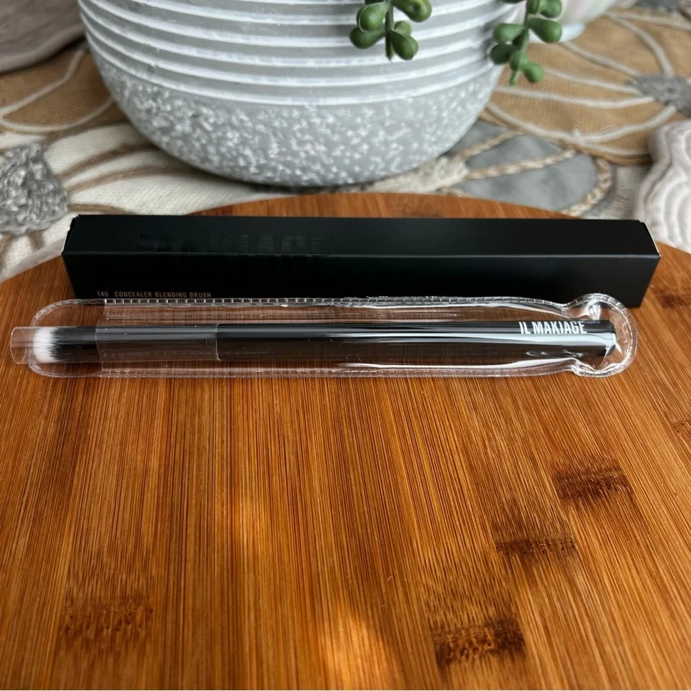 IL MAKIAGE Concealer Blending Brush #140 NIB